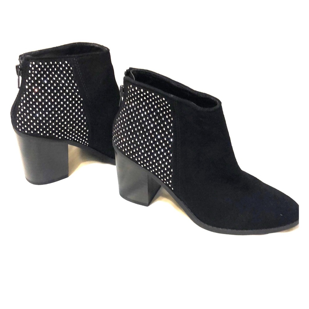 Madden NYC Black Booties 🗣